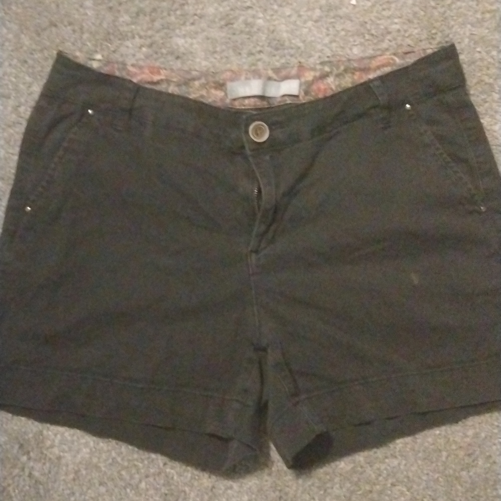 One 5 One shorts, caki material. Used.